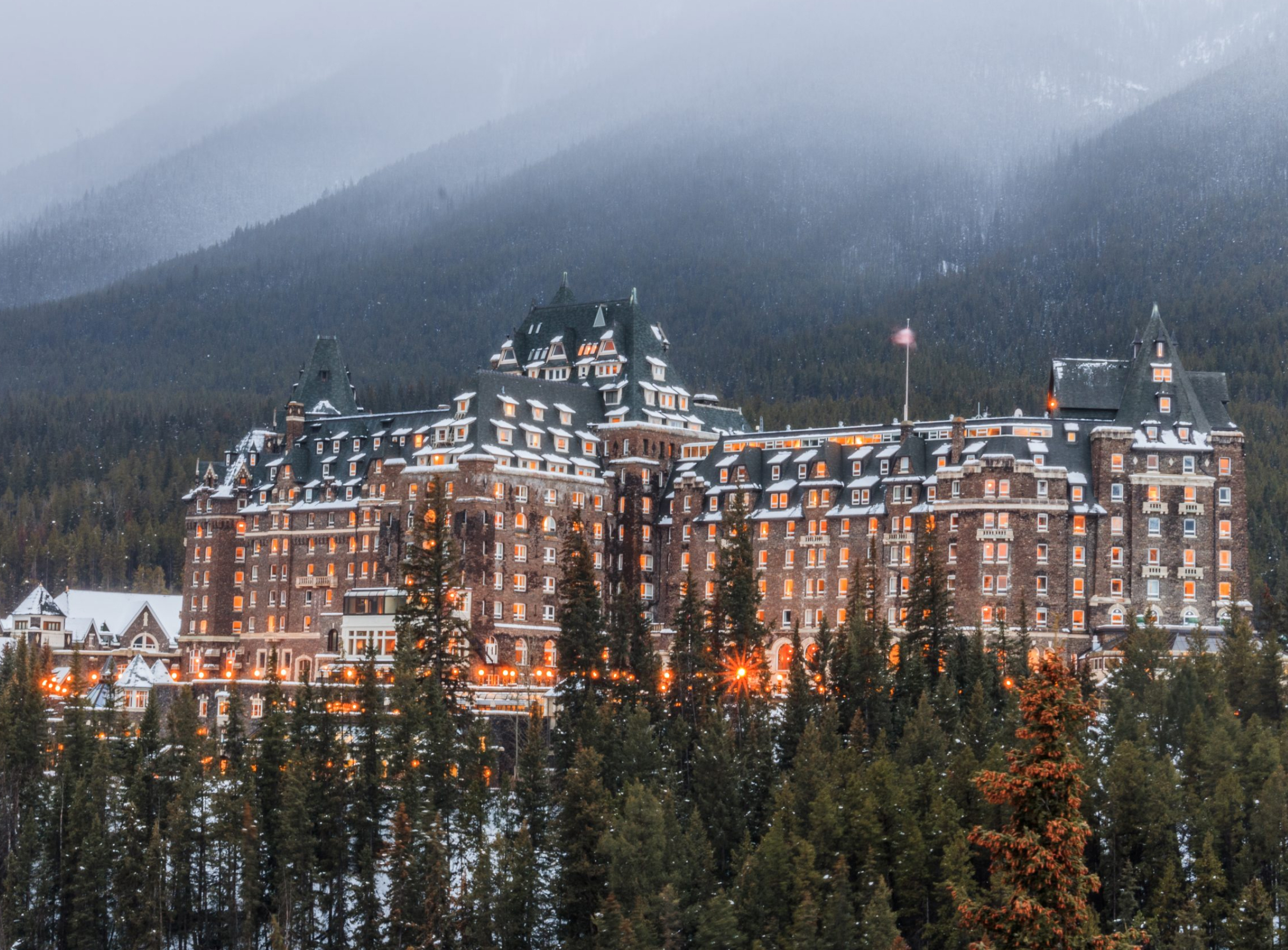 Fairmont Banff Springs Hotel Wins Canada’s Top Honor at World Travel Awards
